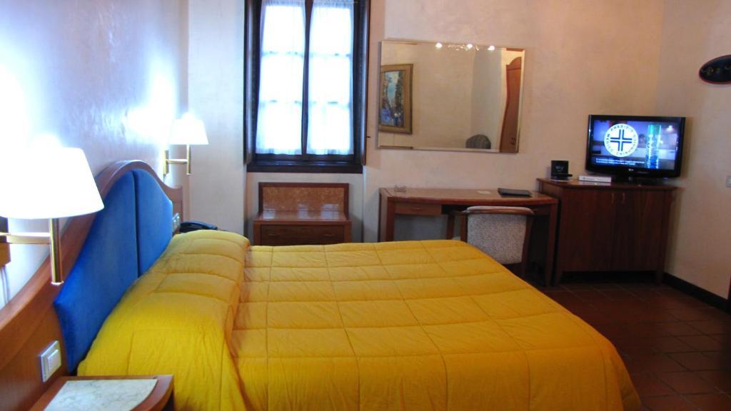 Agriturismo Cassinazza Orsenigo Pokoj fotografie